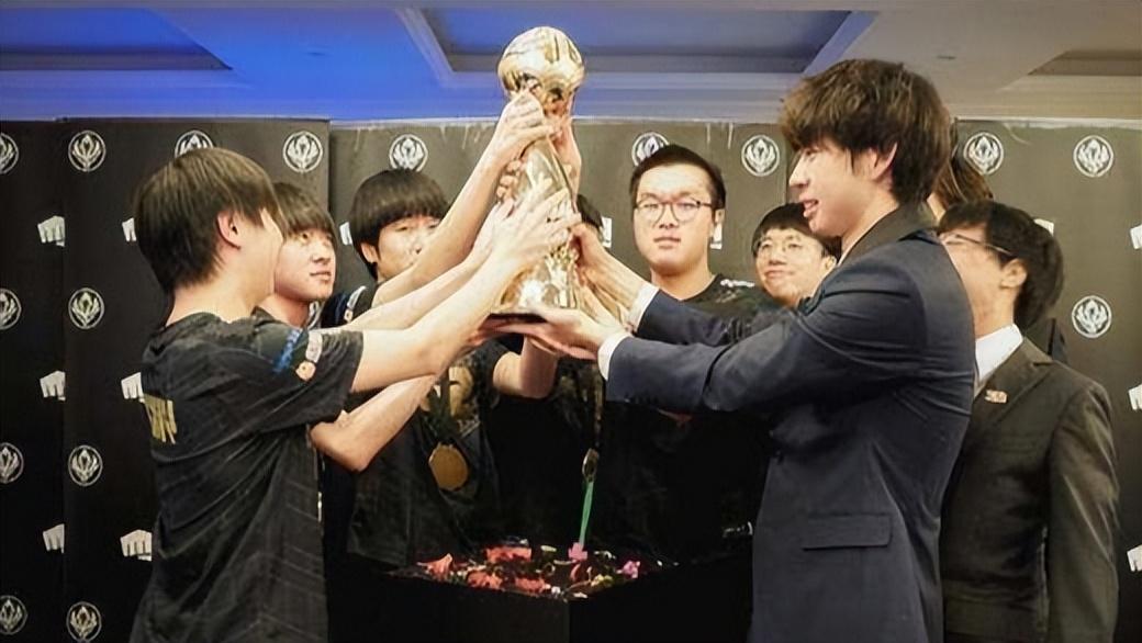 LOL中哪个英雄与吕布相似？有哪些共同特点？