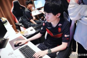 卡萨丁中单出装有哪些推荐？如何选择合适的装备？