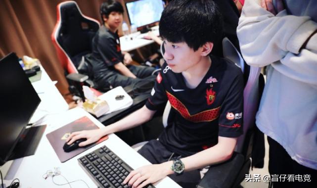 卡萨丁中单出装有哪些推荐？如何选择合适的装备？